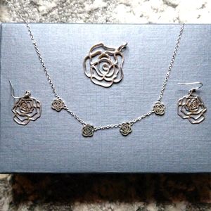 Rose design Jewlery set with extra pendant